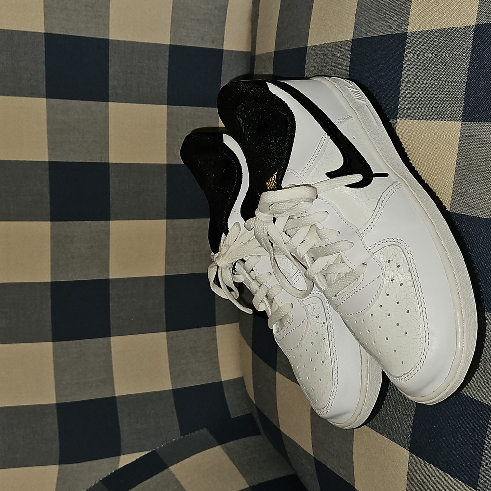 Nike Force 1 Boys Sneakers NWOT Size 3Y